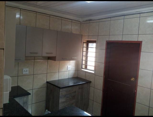 6 BEDROOM HOUSE FOR SALE IN EVANS PARK